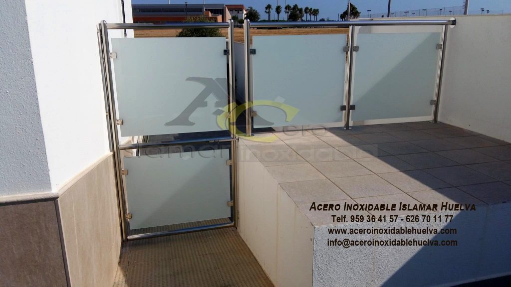 Estructura de puerta en acero inoxidable-Huelva y vidrios