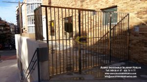 Estructura de puerta en acero inoxidable-Huelva